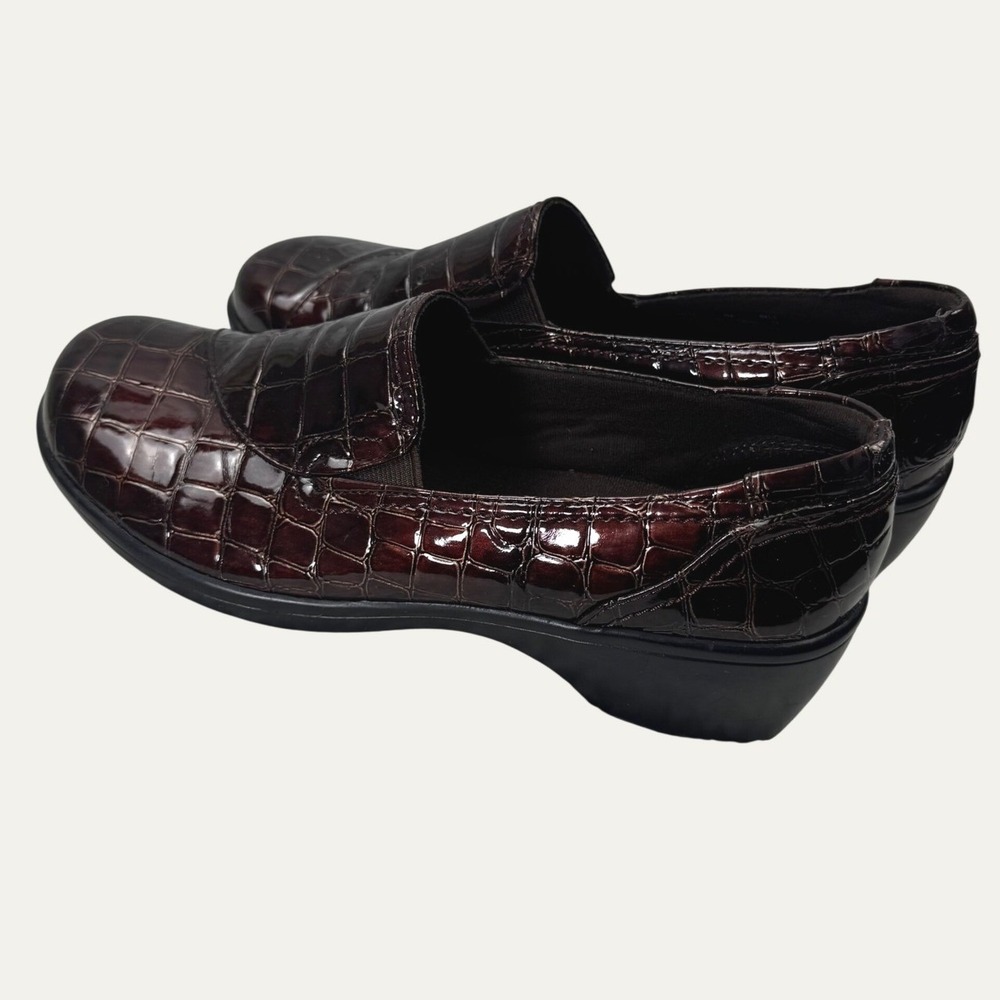 Clarks Loafers Womens 7M Burgundy Croc Embossed Patent Wedge Slip On Comfort